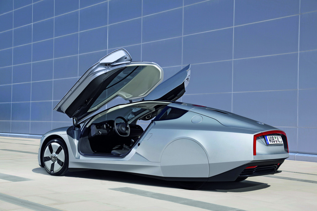 Volkswagen-XL1_clearwater_blue_met.jpg