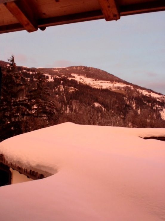 Morgens um halbacht - Blick nach Stierva.JPG